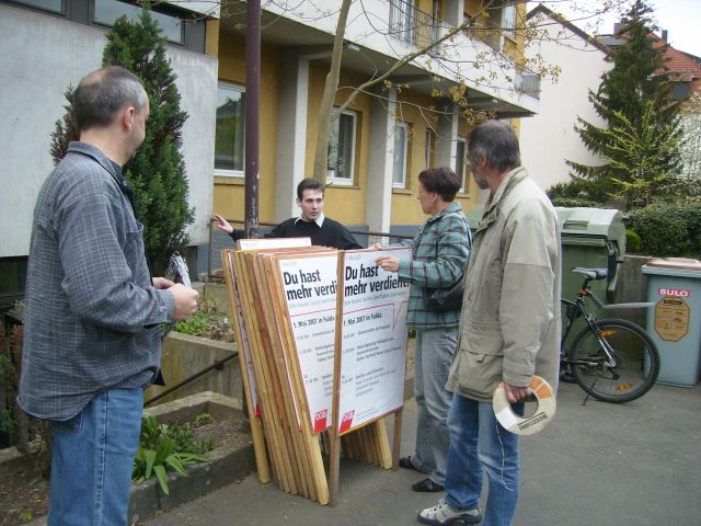 Datei:Mai07plakateausfahren.jpg