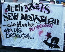 Datei:Antifa20 10 07transpi.jpg