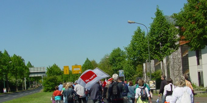 Datei:Maidemo2011 bardostrasse.jpg